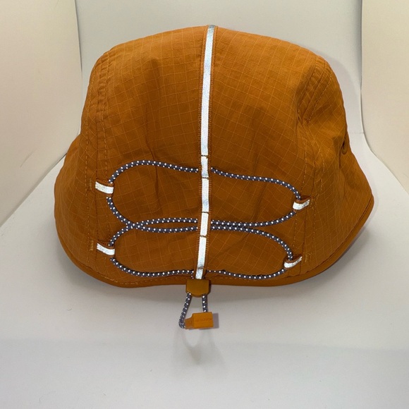 Lululemon Insulated Drawcord Hiking Cap Hat in Orange S / M - Picture 3 of 7